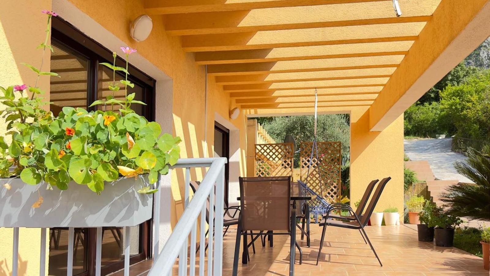 Villa Risan Apartments エクステリア 写真
