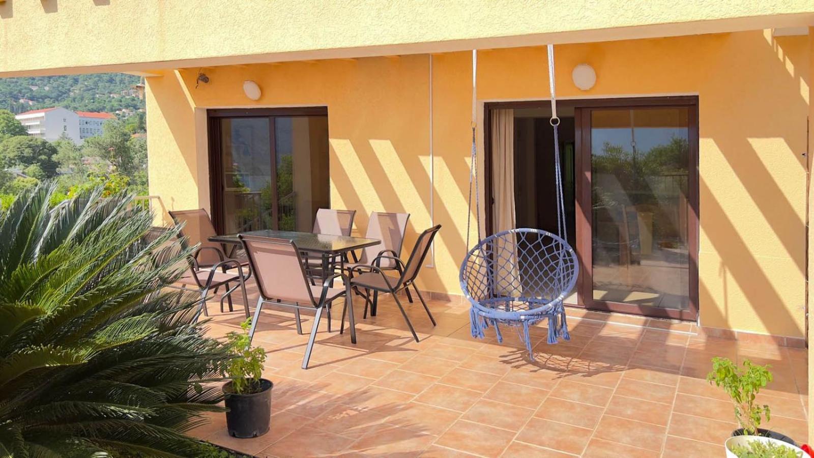 Villa Risan Apartments エクステリア 写真