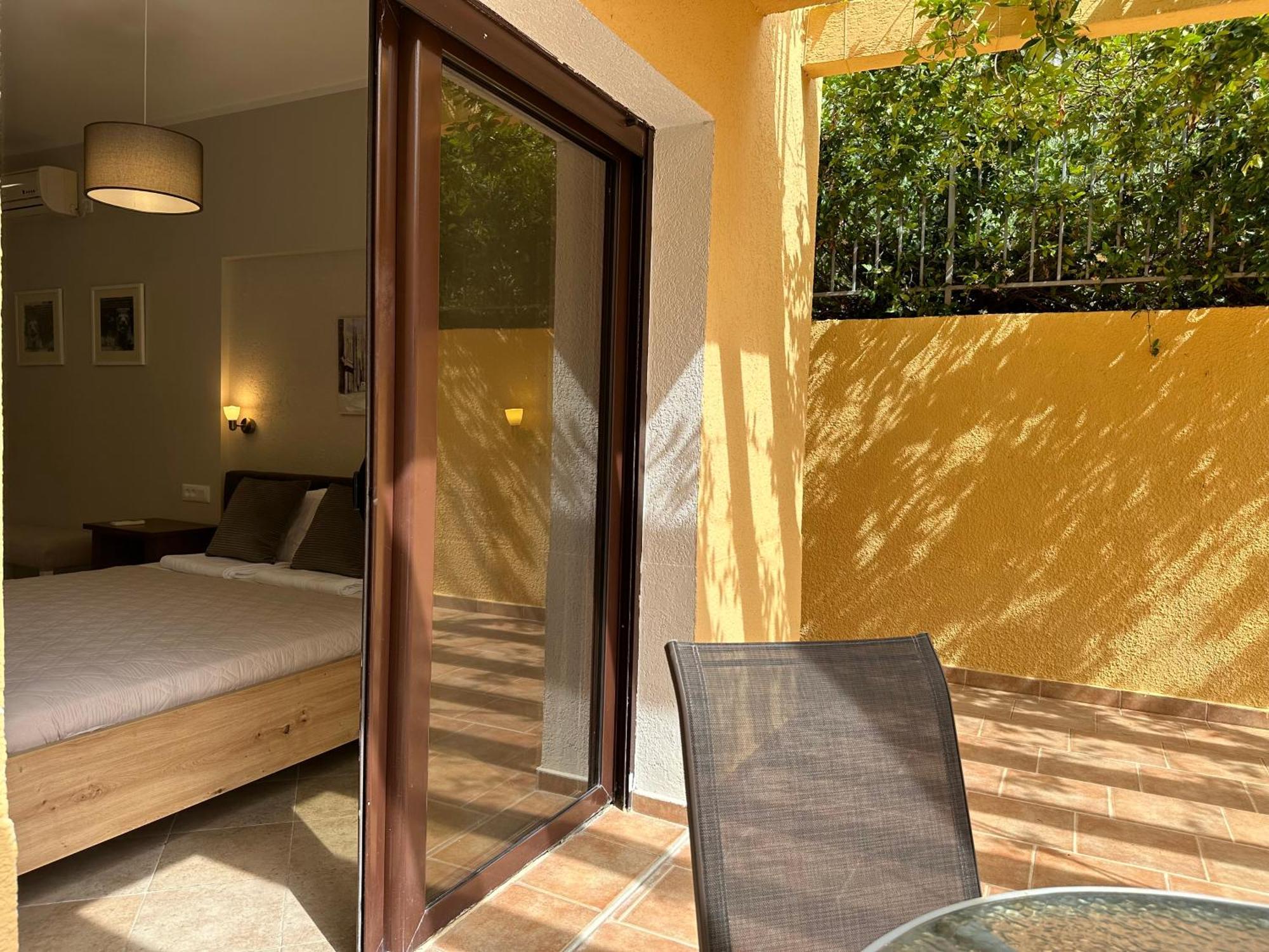 Villa Risan Apartments エクステリア 写真